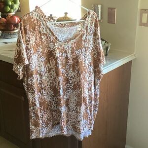 Elegant Brown and White V-Neck Short Sleeve Top
